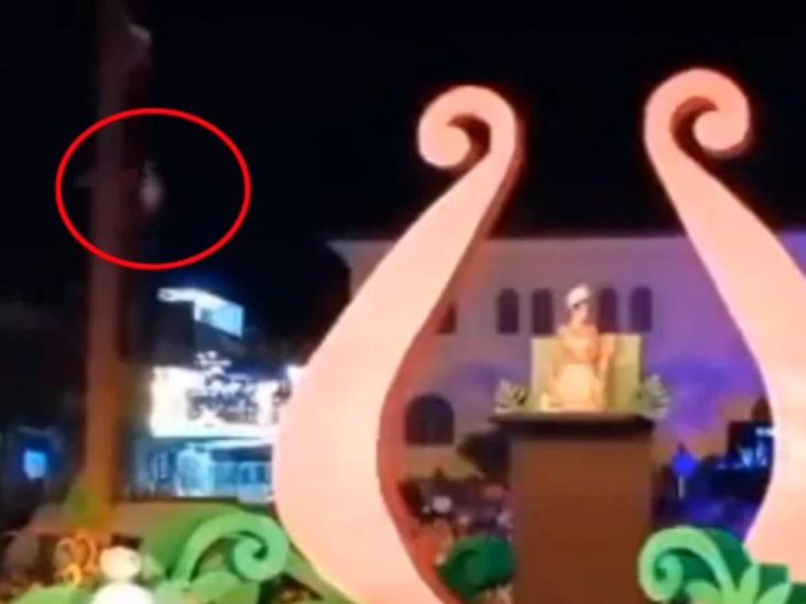 Joven voladora cae de 15 metros durante la Feria de Huauchinango Joven voladora cae de 15 metros durante la Feria de Huauchinango