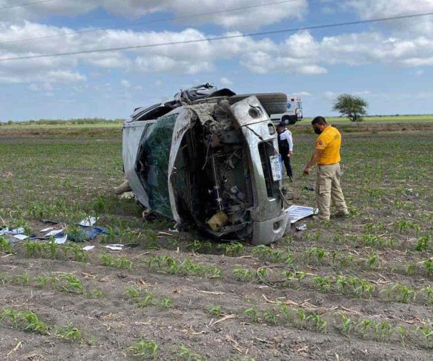 Aparatosa volcadura: fallece adulto mayor