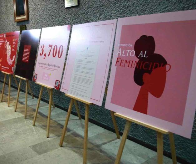 Abren exposición sobre feminicidios en el Congreso 