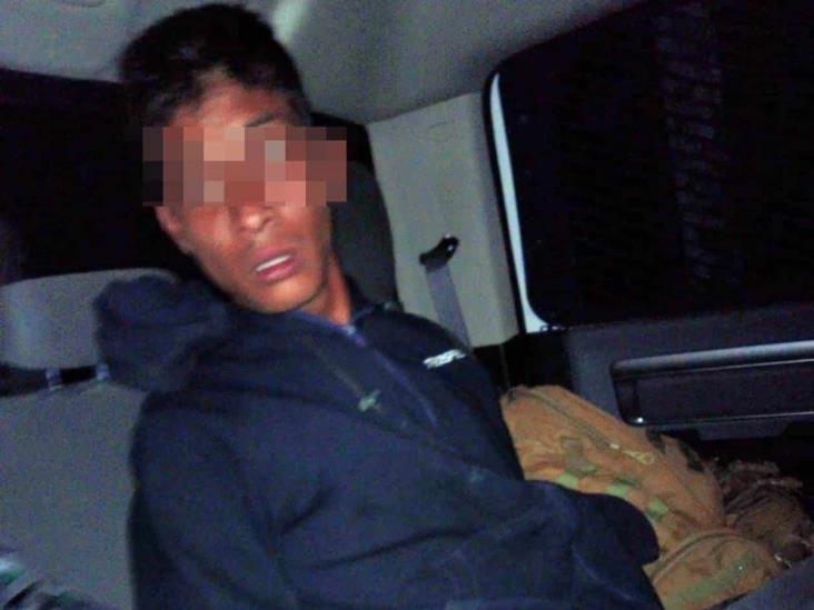 Golpea a su madre por no dejarlo tomar Golpea a su madre por no dejarlo tomar