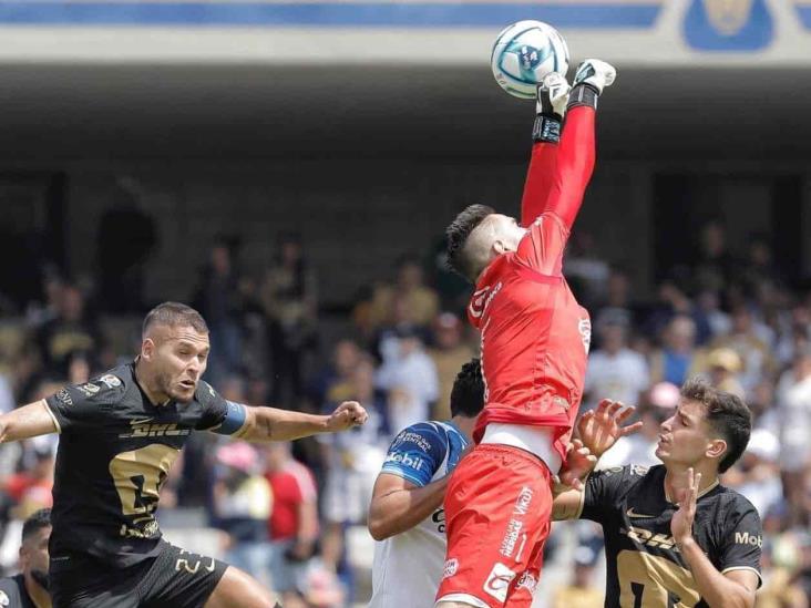 Le pintan la cara a Pumas, y en su casa Le pintan la cara a Pumas, y en su casa