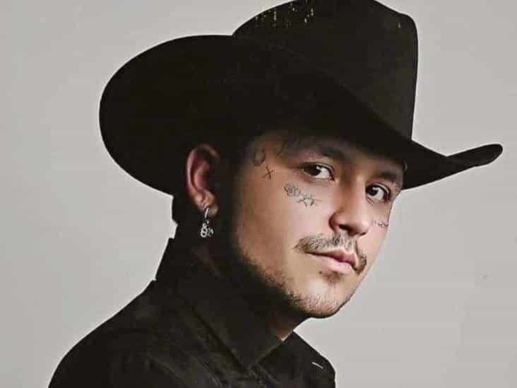 Christian Nodal cantan al oído a una mujer que no es Cazzu Christian Nodal cantan al oído a una mujer que no es Cazzu