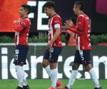 Jugador de Chivas festejó con paso de Medio Metro