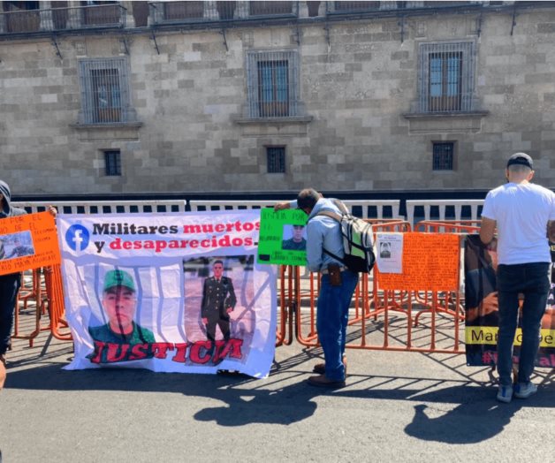 Familiares de marinos desaparecidos piden ayuda al gobierno federal