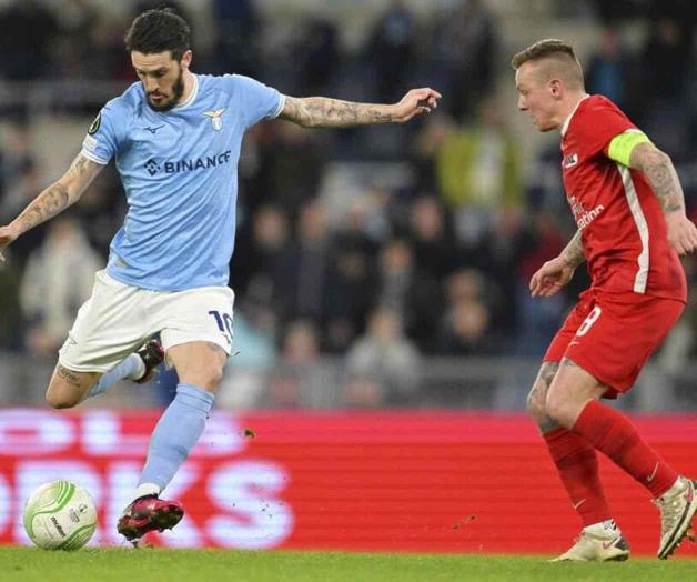 AZ Alkmaar remonta y vence a Lazio en Conference League