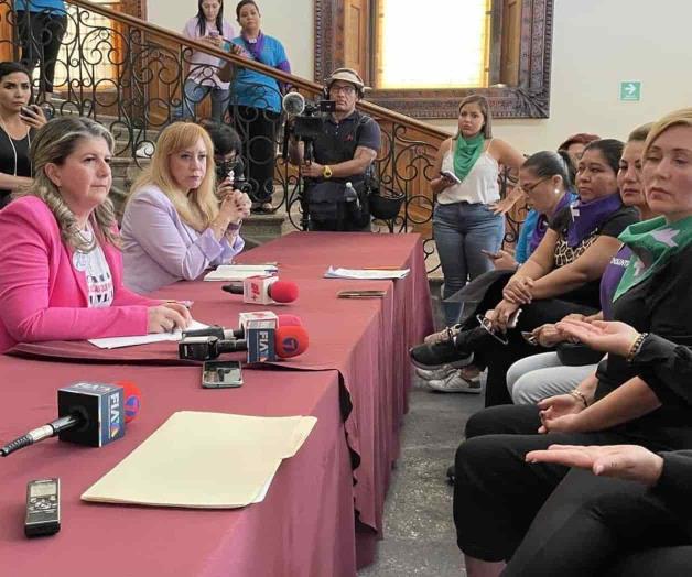 Se reúnen colectivas feministas con Buchanan 