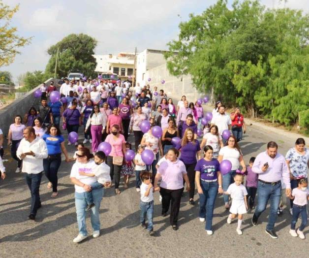 Celebran dia de la mujer con caminata Celebran dia de la mujer con caminata