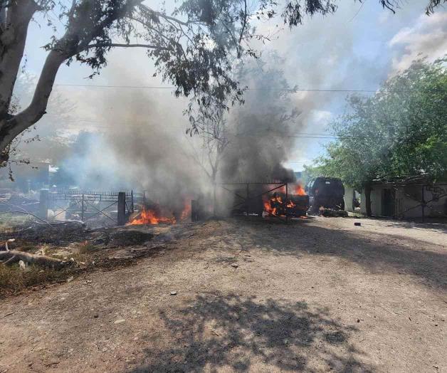 Fuego consume 4 automóviles