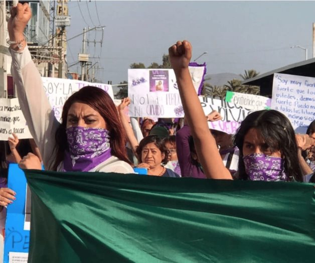 Mujeres salen a marchar en avenidas principales de Nezahualcóyotl