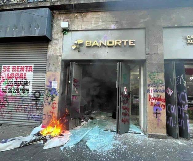 Pintan vallas por violencia; realizan decomisos