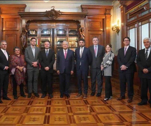 Recibe AMLO a directivos de Tesla en Palacio Nacional