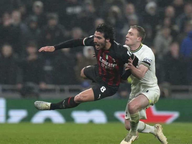 Milan avanza al arrancarle 0-0 a Tottenham en Londres Milan avanza al arrancarle 0-0 a Tottenham en Londres