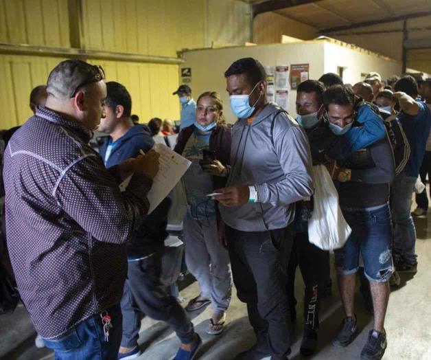 EEUU: Juez ordena suspender liberación expedita de migrantes