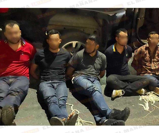 Entregan maniatados y con un ‘narcomensaje’ a 5 hombres en Matamoros Entregan maniatados y con un ‘narcomensaje’ a 5 hombres en Matamoros
