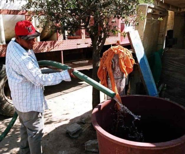Abastecen de agua a poblados