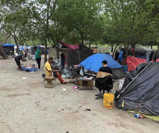 Bloquea migración acceso a puentes