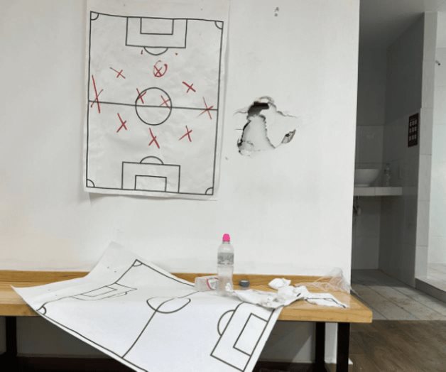 Evidencian a equipo de la Liga de Expansión por destrozar un vestidor Evidencian a equipo de la Liga de Expansión por destrozar un vestidor