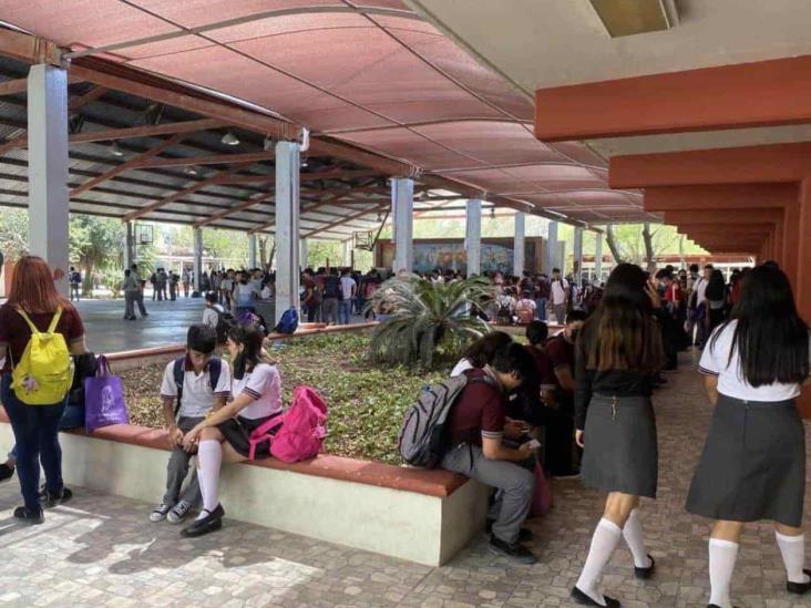 Adolecen escuelas locales de maestros Adolecen escuelas locales de maestros