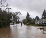 Inundación rompe dique en California