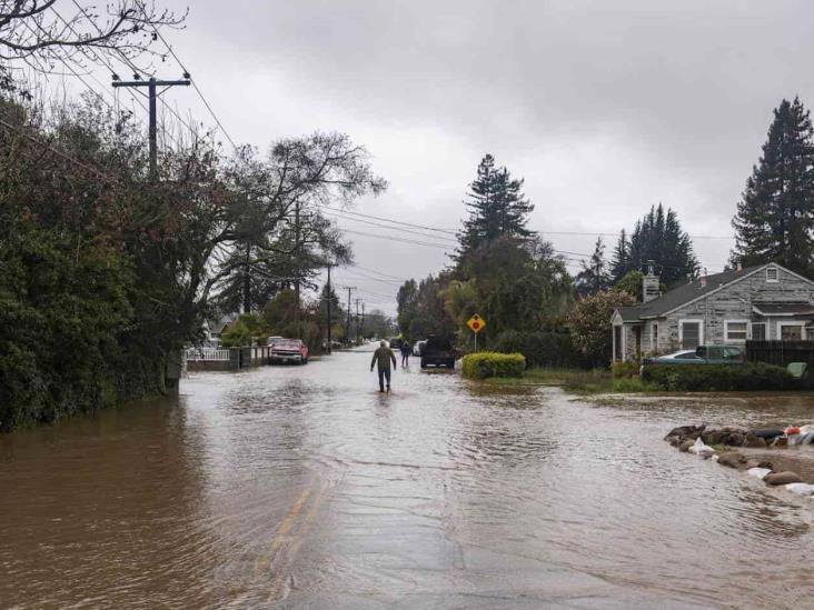 Inundación rompe dique en California Inundación rompe dique en California
