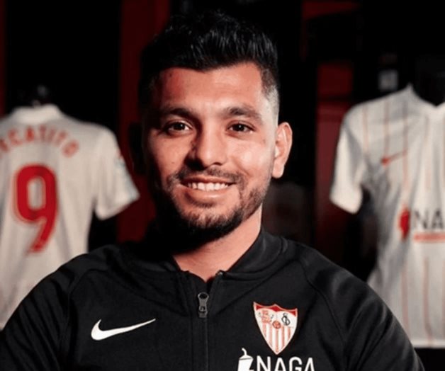 Tecatito Corona reaparece en convocatoria del Sevilla