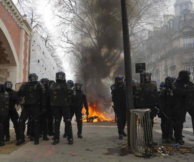 Marchan en Francia contra plan de pensiones de Macron