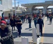 Toman migrantes Puente internacional Paso del Norte de Juárez a El Paso, Texas