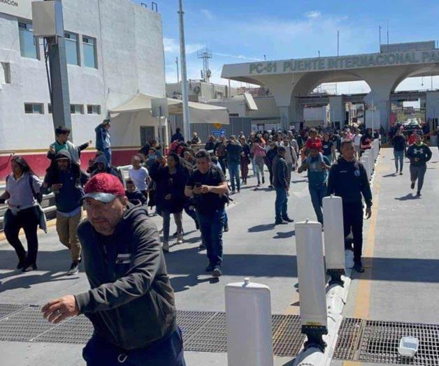 Toman migrantes Puente internacional Paso del Norte de Juárez a El Paso, Texas Toman migrantes Puente internacional Paso del Norte de Juárez a El Paso, Texas