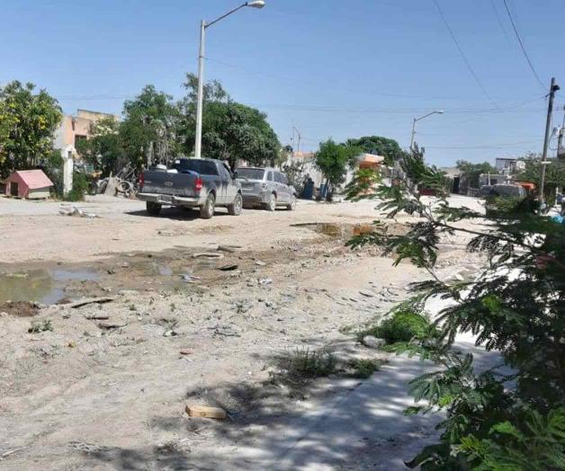 Sufren por calles intransitables