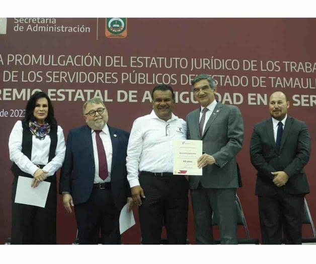 Aumenta AVA salario a burócratas Aumenta AVA salario a burócratas