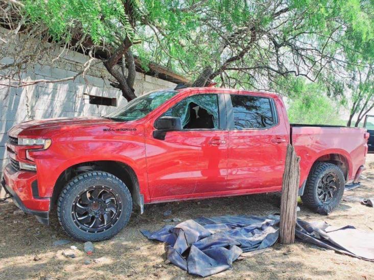 Aseguran camioneta con armamento y reporte de robo Aseguran camioneta con armamento y reporte de robo