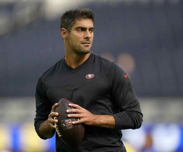 Jimmy Garoppolo firma por tres años con los Raiders