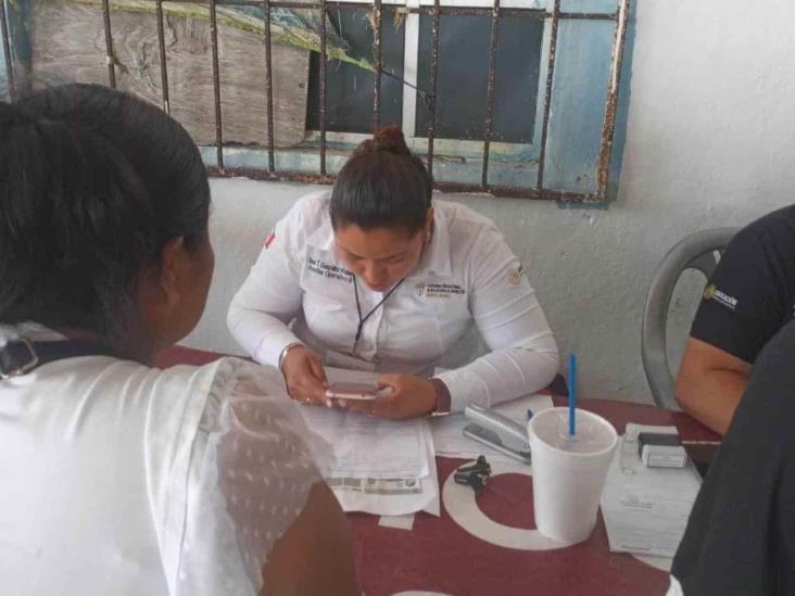 Estudiantes reciben becas “Benito Juárez” Estudiantes reciben becas “Benito Juárez”