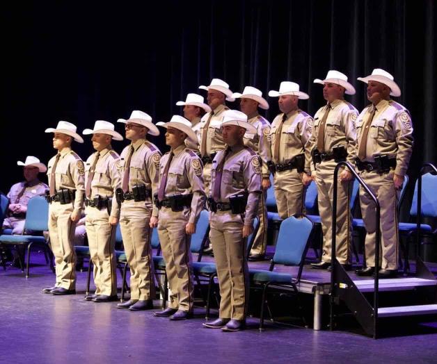 Gradúan nuevos oficiales de la Oficina del Sheriff Gradúan nuevos oficiales de la Oficina del Sheriff