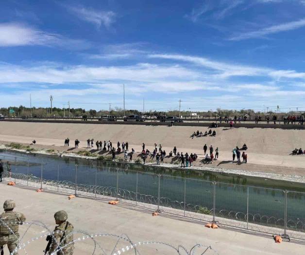 Fuerza policial con civiles