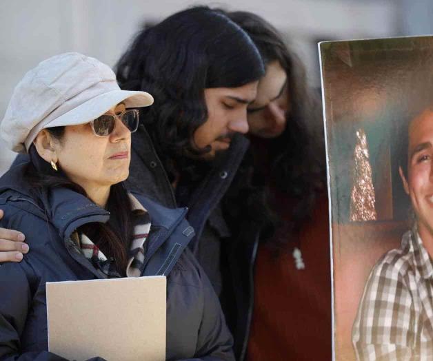 Un ambientalista tenía las manos levantadas