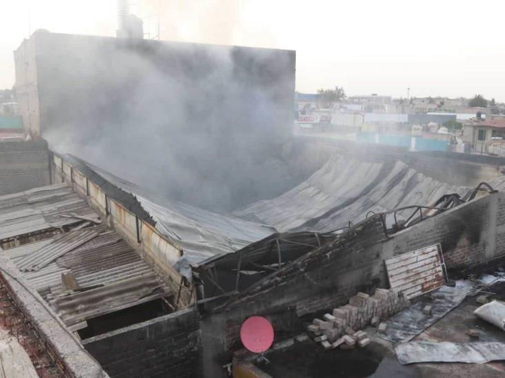 Sofocan incendio en fábrica de Iztapalapa Sofocan incendio en fábrica de Iztapalapa