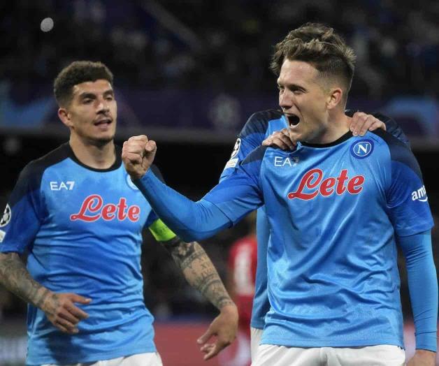 Napoli avanza a cuartos de Champions por 1ra. vez en su historia Napoli avanza a cuartos de Champions por 1ra. vez en su historia