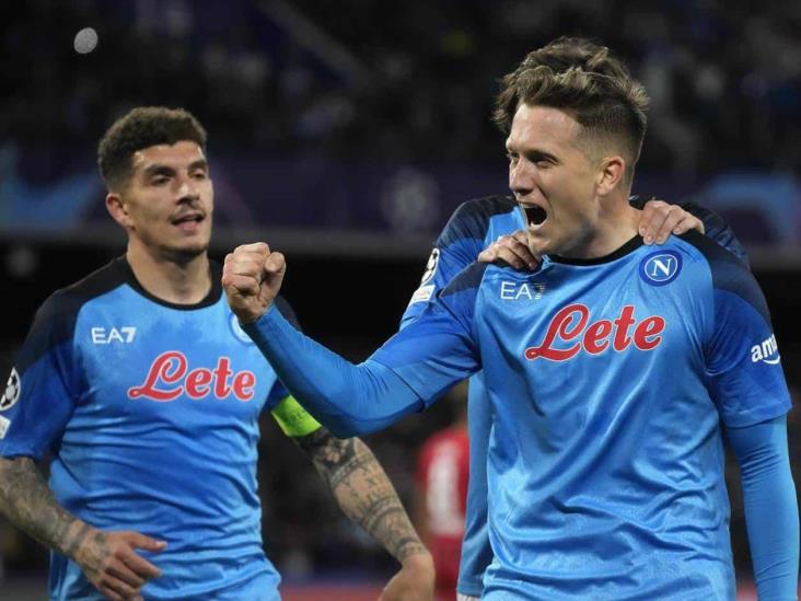 Napoli avanza a cuartos de Champions por 1ra. vez en su historia Napoli avanza a cuartos de Champions por 1ra. vez en su historia