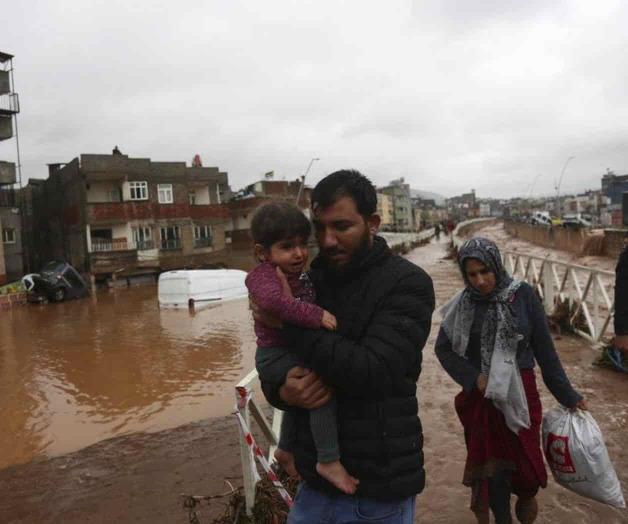 13 muertos por inundaciones en zona turca azotada por sismo