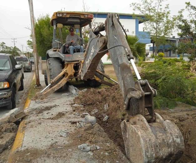 Avanza barda perimetral en el Cobat 22