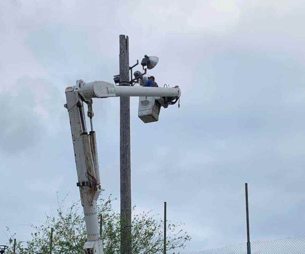 Rehabilitan alumbrado en Las Liebres