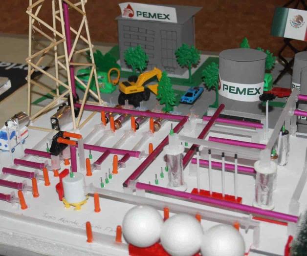 Convocan a explorar maquetas petroleras