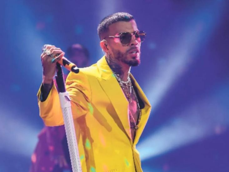 Le lanzan celular a Rauw Alejandro en concierto Le lanzan celular a Rauw Alejandro en concierto