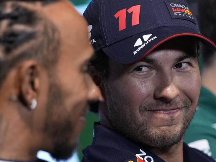 Batalla Checo Pérez con el auto Batalla Checo Pérez con el auto