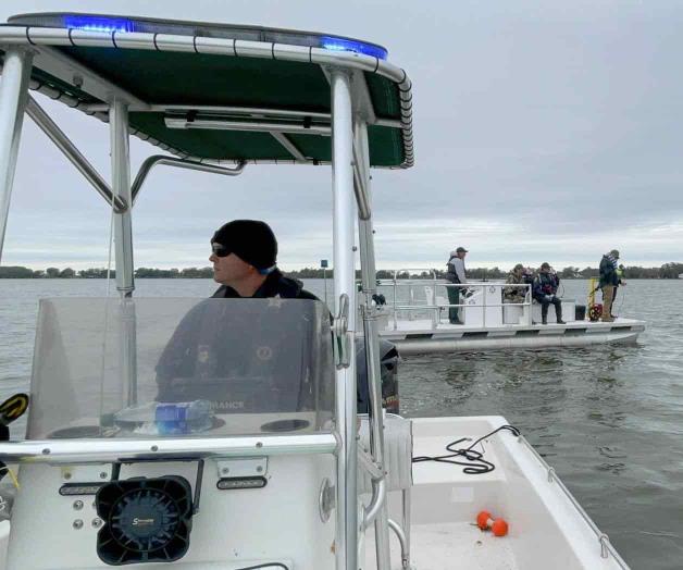 Buscan a personas, al parecer se ahogaron en lago en Florida