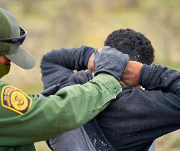 Muerde migrante un dedo a oficial de BP