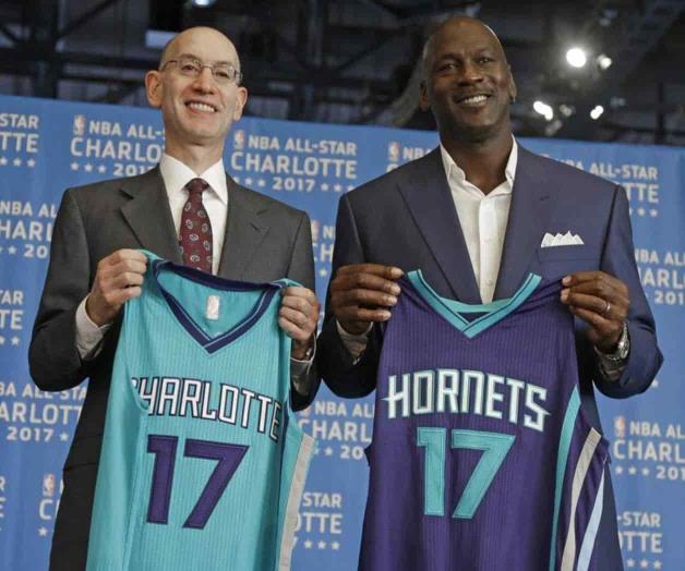 Michael Jordan contempla vender a los Hornets de Charlotte Michael Jordan contempla vender a los Hornets de Charlotte