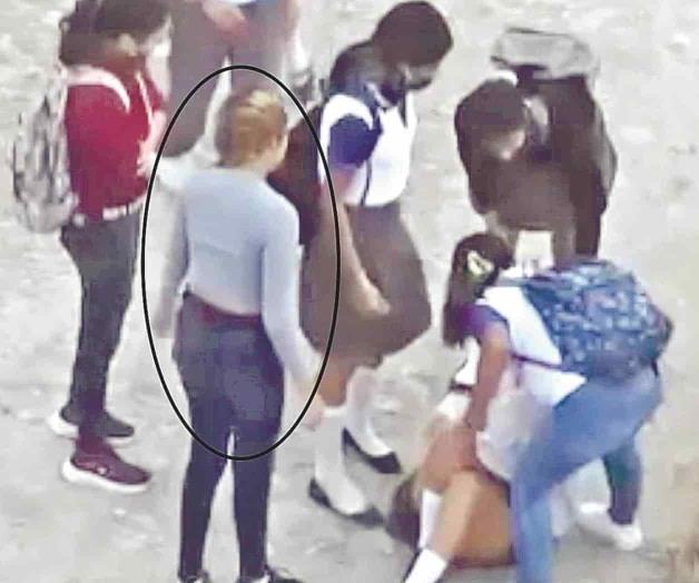 ‘Noquean’ a una estudiante ‘Noquean’ a una estudiante