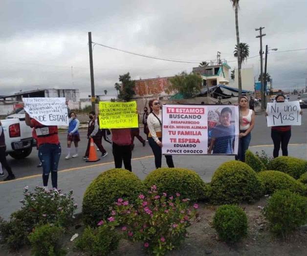 Familiares de desaparecidos protestan ante autoridades Familiares de desaparecidos protestan ante autoridades